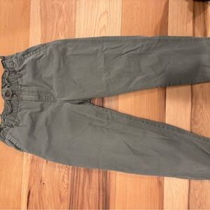 Cropped Light Green Pants